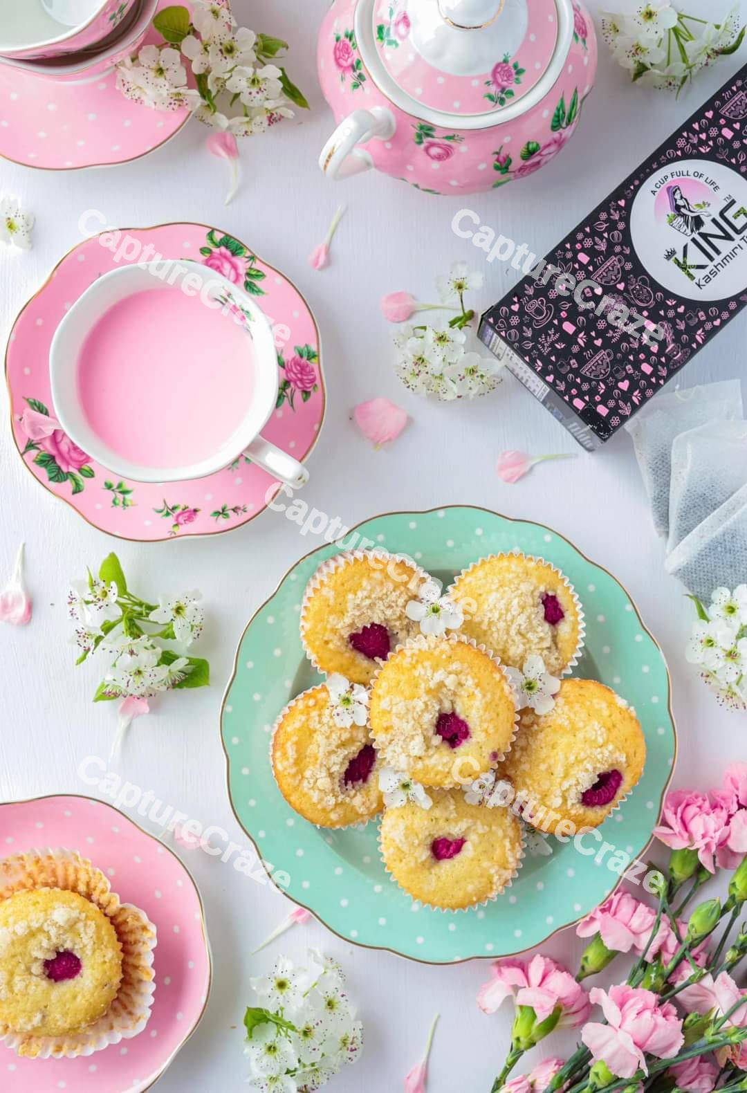 Cupcakes in a green plate